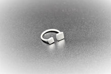 Load image into Gallery viewer, Ring, white, sterling silver